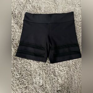 Brand Alo, size medium, color black